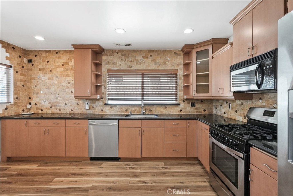 1353 Thompson Avenue Property Photo 13