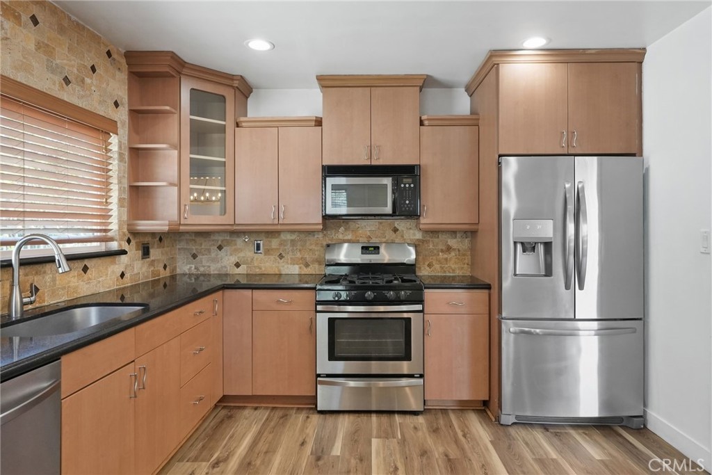 1353 Thompson Avenue Property Photo 14