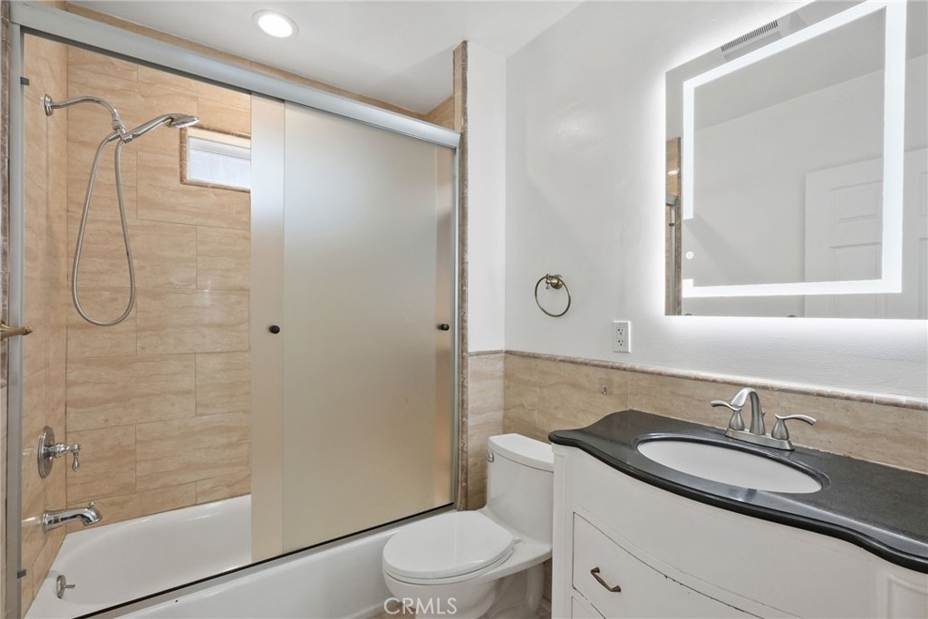 1353 Thompson Avenue Property Photo 19