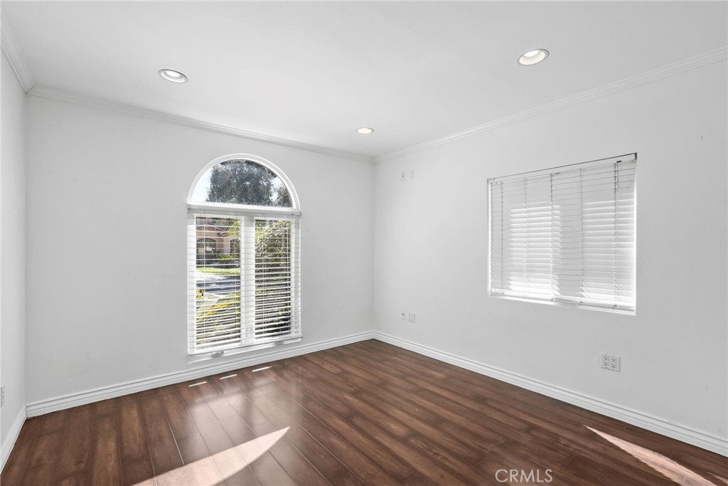1353 Thompson Avenue Property Photo 20