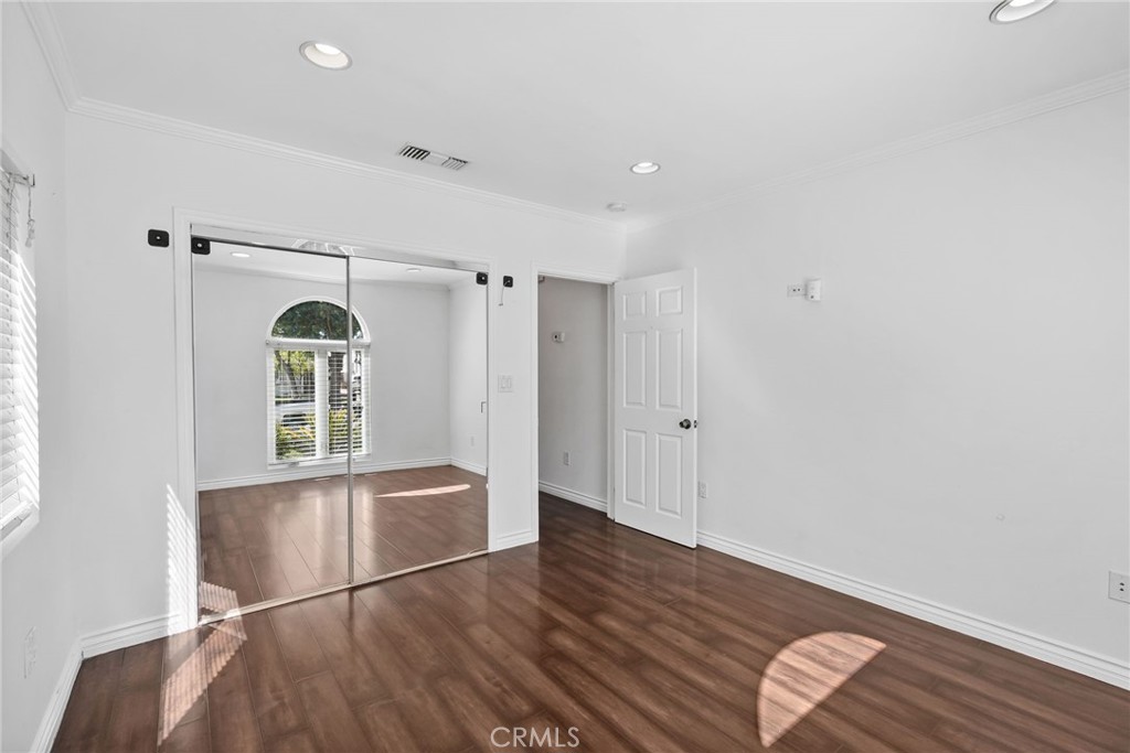 1353 Thompson Avenue Property Photo 21