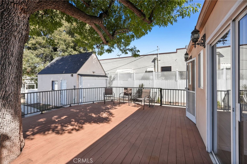 1353 Thompson Avenue Property Photo 22