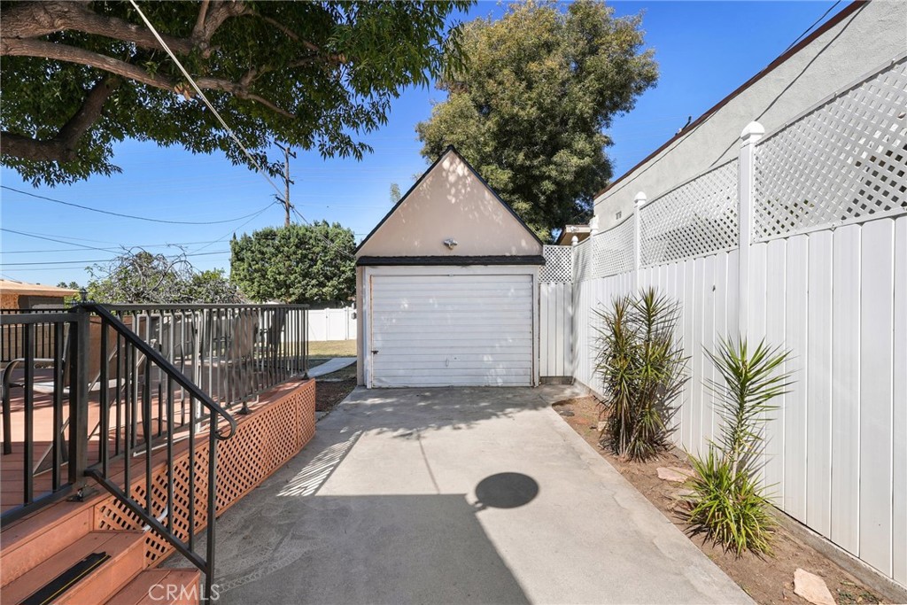 1353 Thompson Avenue Property Photo 23