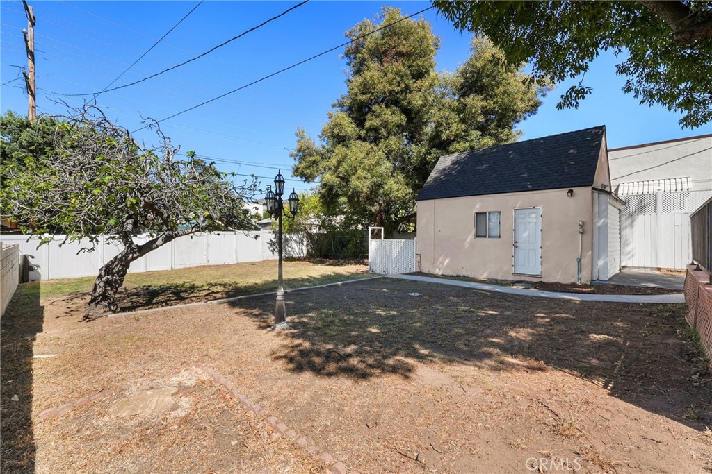 1353 Thompson Avenue Property Photo 24