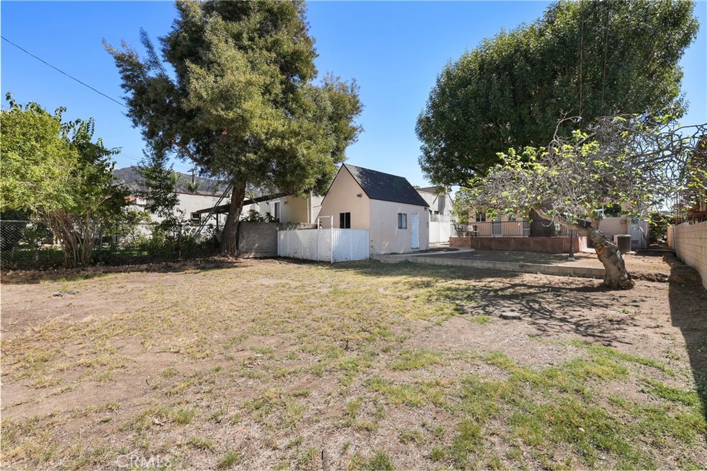 1353 Thompson Avenue Property Photo 25