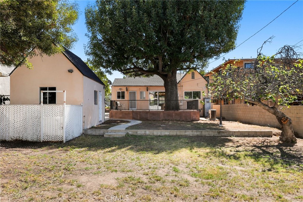 1353 Thompson Avenue Property Photo 26