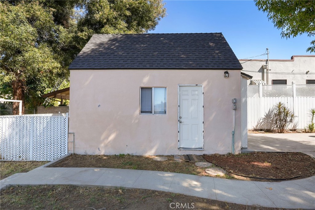 1353 Thompson Avenue Property Photo 28