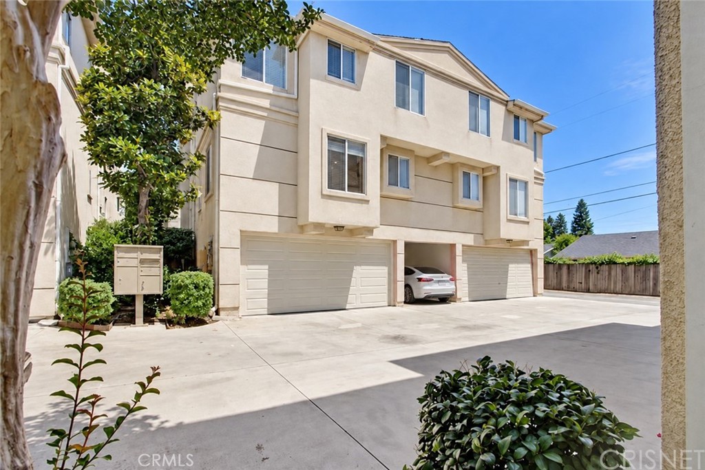 15756 Devonshire Street Property Photo 3