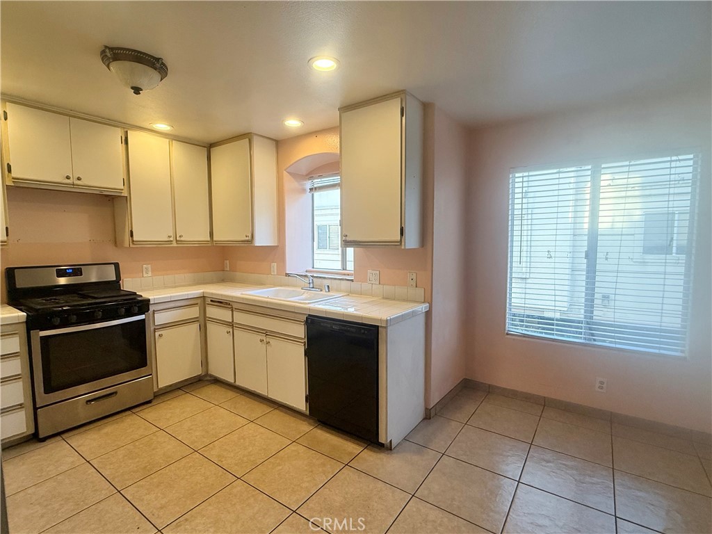 15756 Devonshire Street Property Photo 22