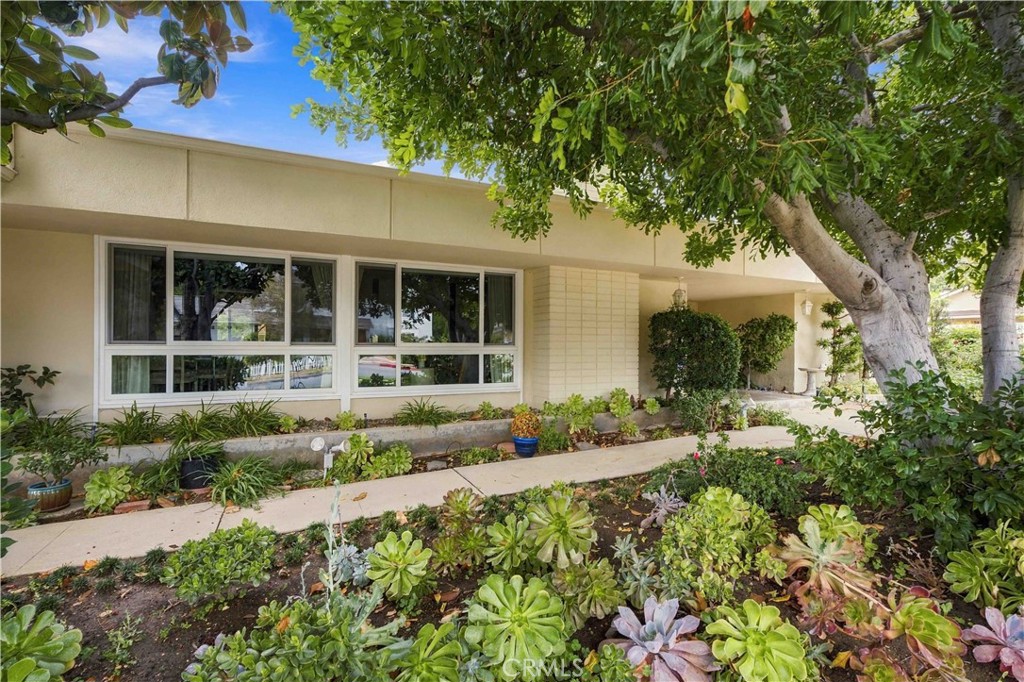 9817 Donna Avenue Property Photo 3