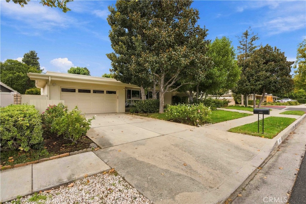9817 Donna Avenue Property Photo 4