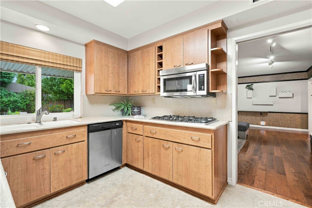 9817 Donna Avenue Property Photo 15