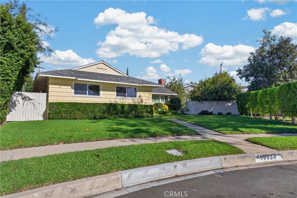 10639 Saloma Property Photo 1