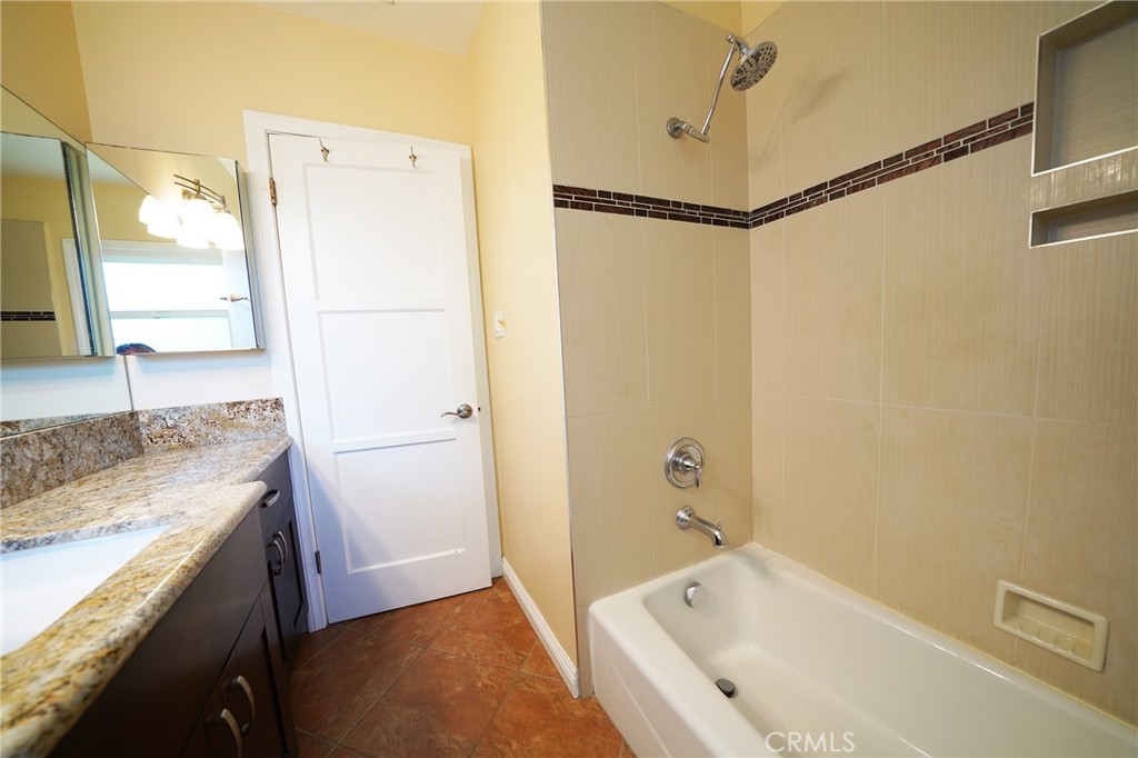 11252 Delano Property Photo 6