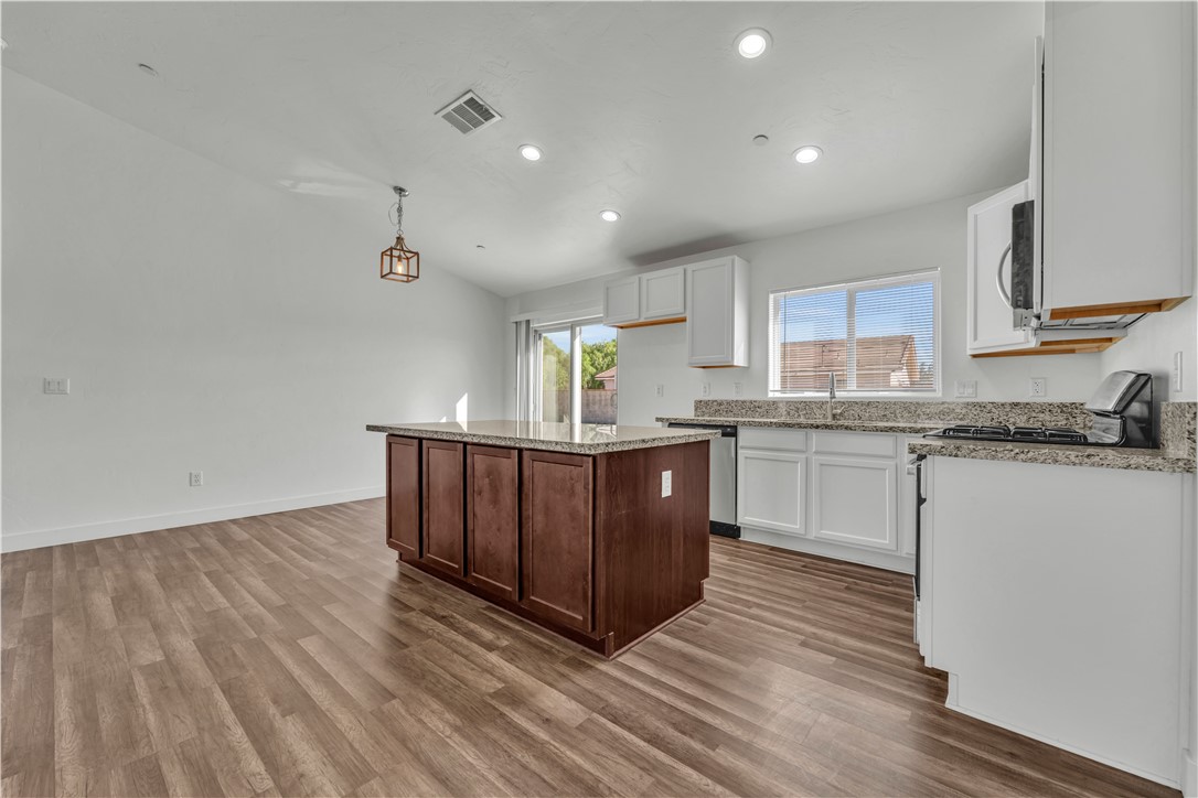 10016 Mendiburu Property Photo 6