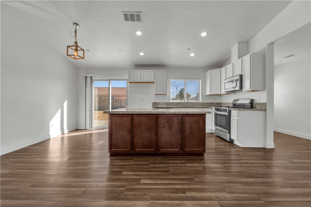 10016 Mendiburu Property Photo 7