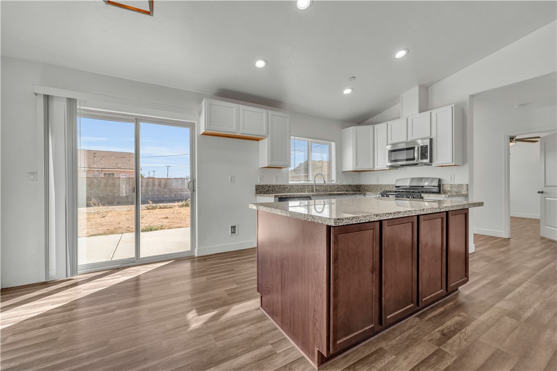 10016 Mendiburu Property Photo 8