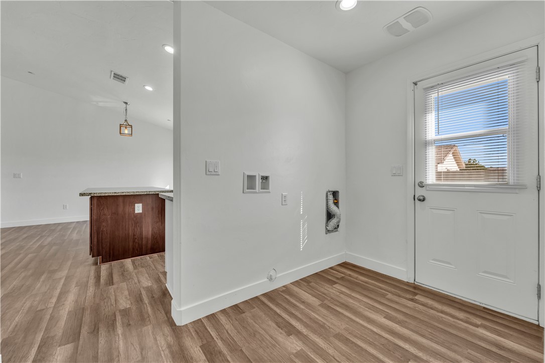 10016 Mendiburu Property Photo 9