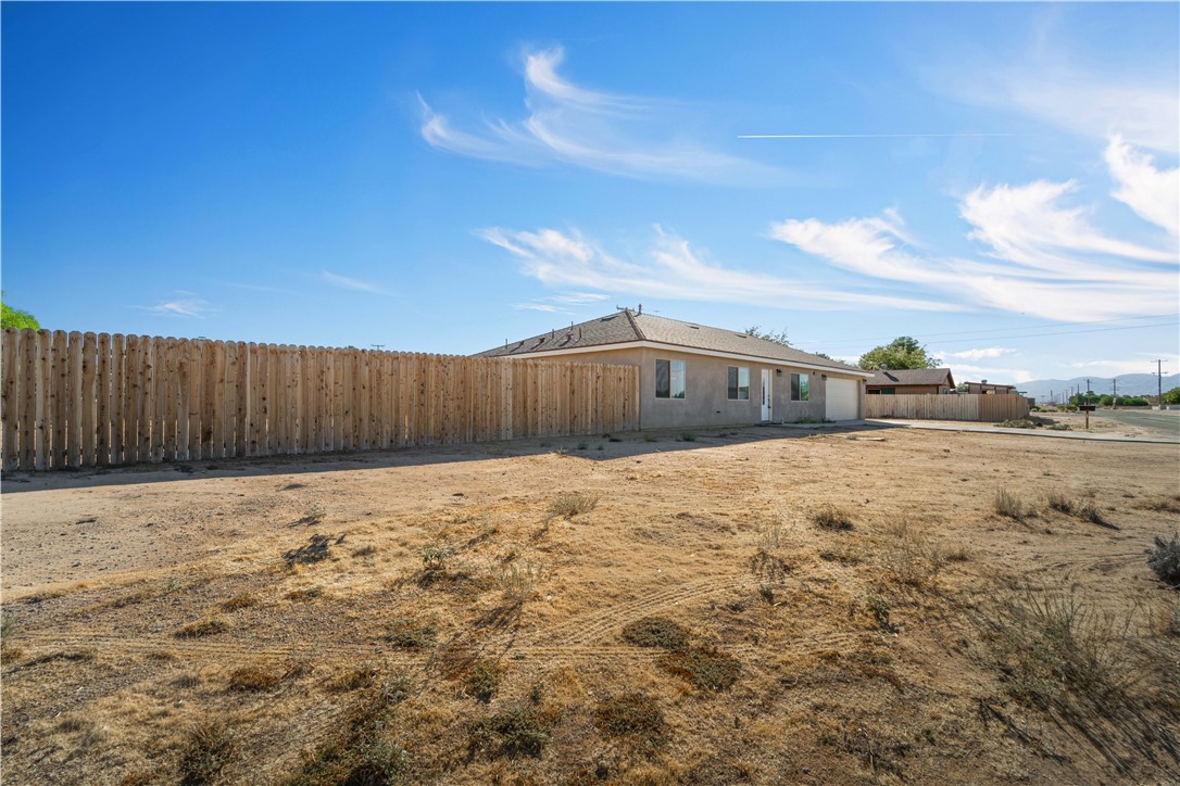 10016 Mendiburu Property Photo 28