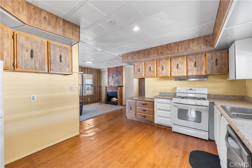 2550 E Avenue I 15 Property Photo 6
