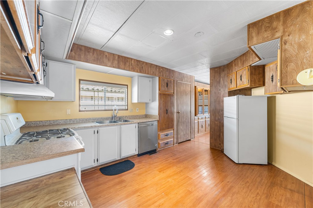 2550 E Avenue I 15 Property Photo 7