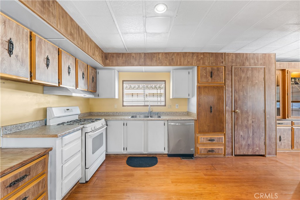 2550 E Avenue I 15 Property Photo 8