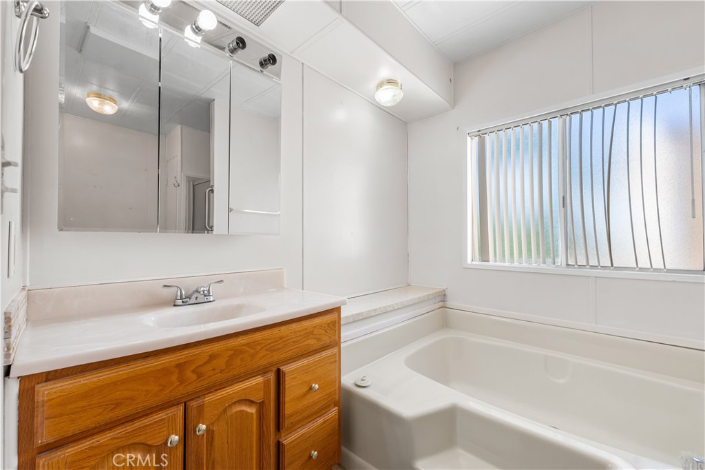 2550 E Avenue I 15 Property Photo 9