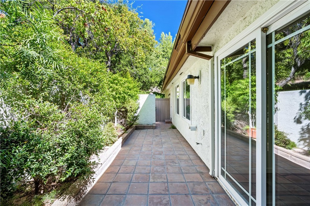 22421 Jeffrey Mark Court 8 Property Photo 14