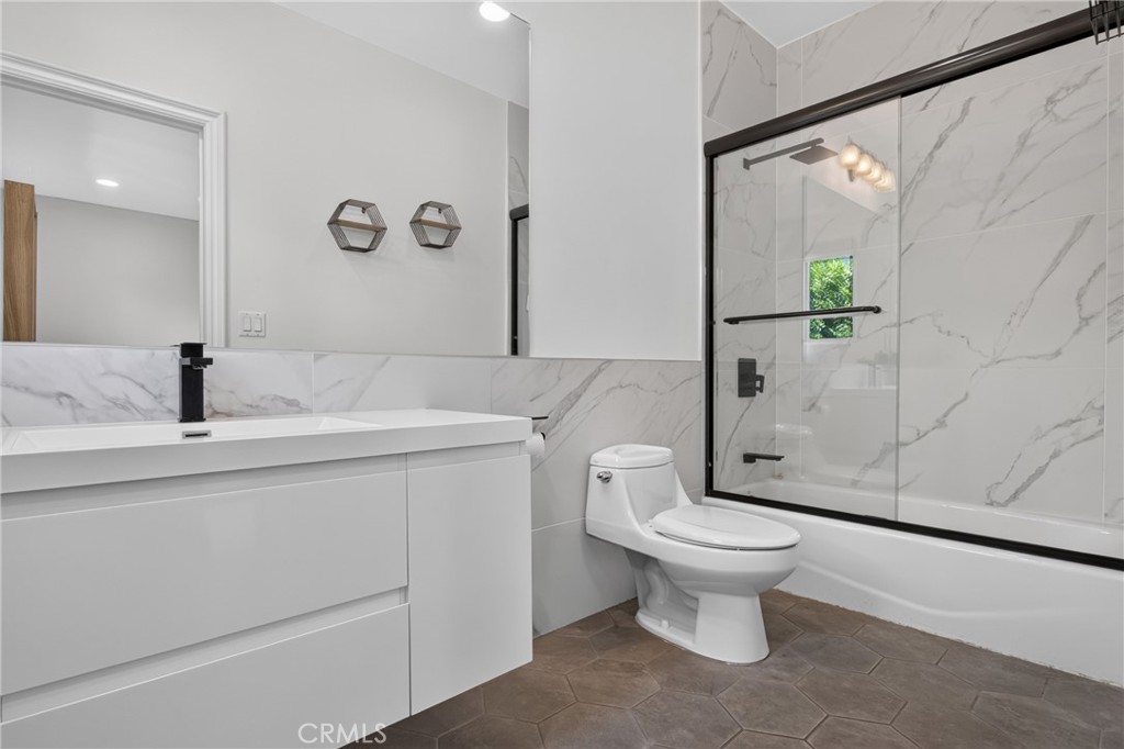 13964 Morrison Street Property Photo 42