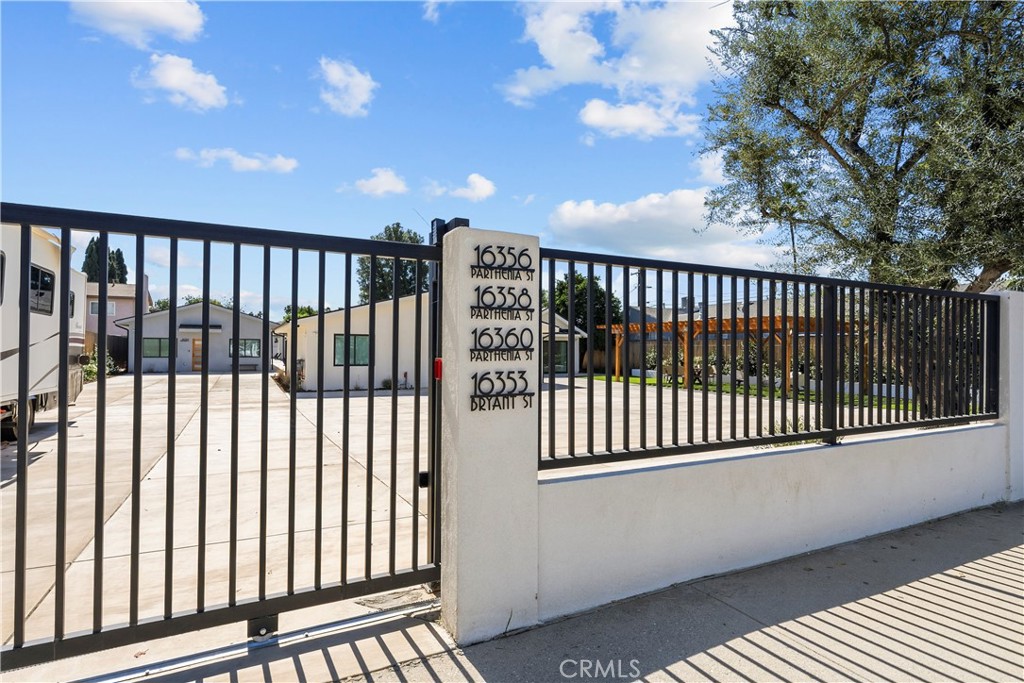 16360 Parthenia Property Photo 4