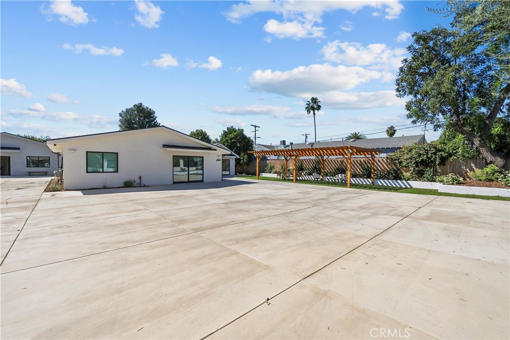 16360 Parthenia Property Photo 6
