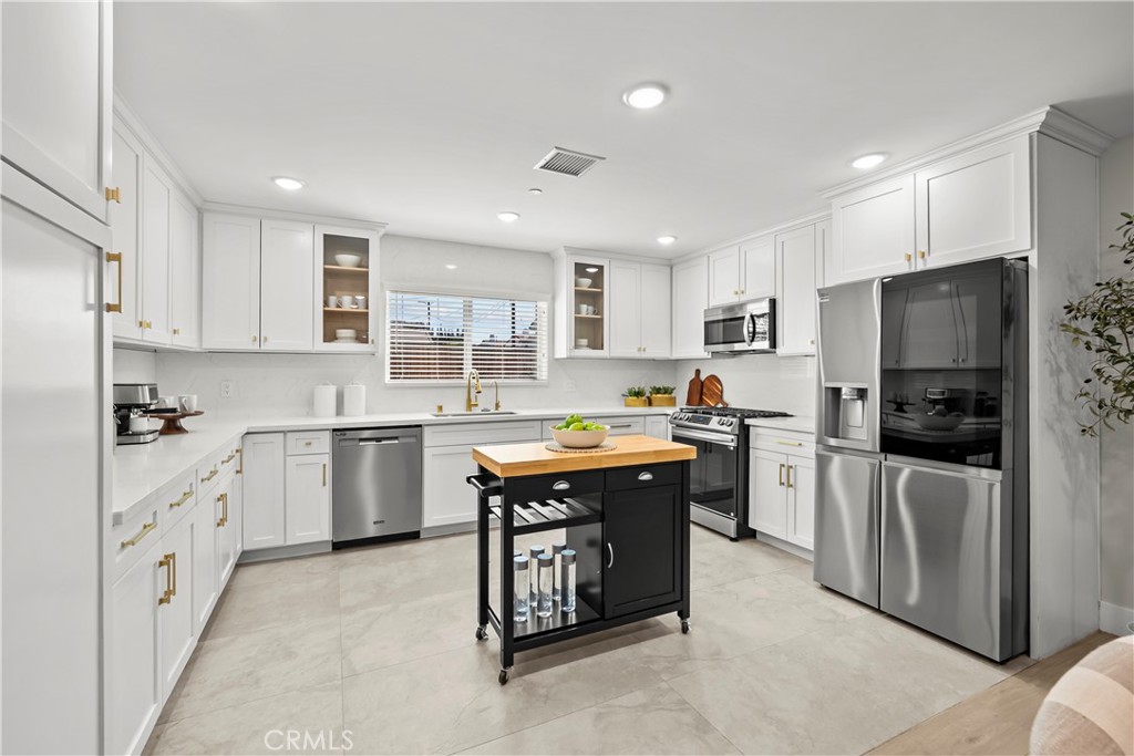 16360 Parthenia Property Photo 10