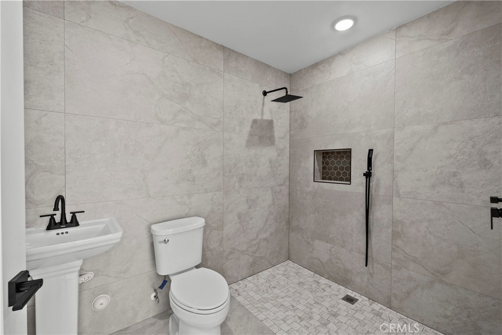 16360 Parthenia Property Photo 17