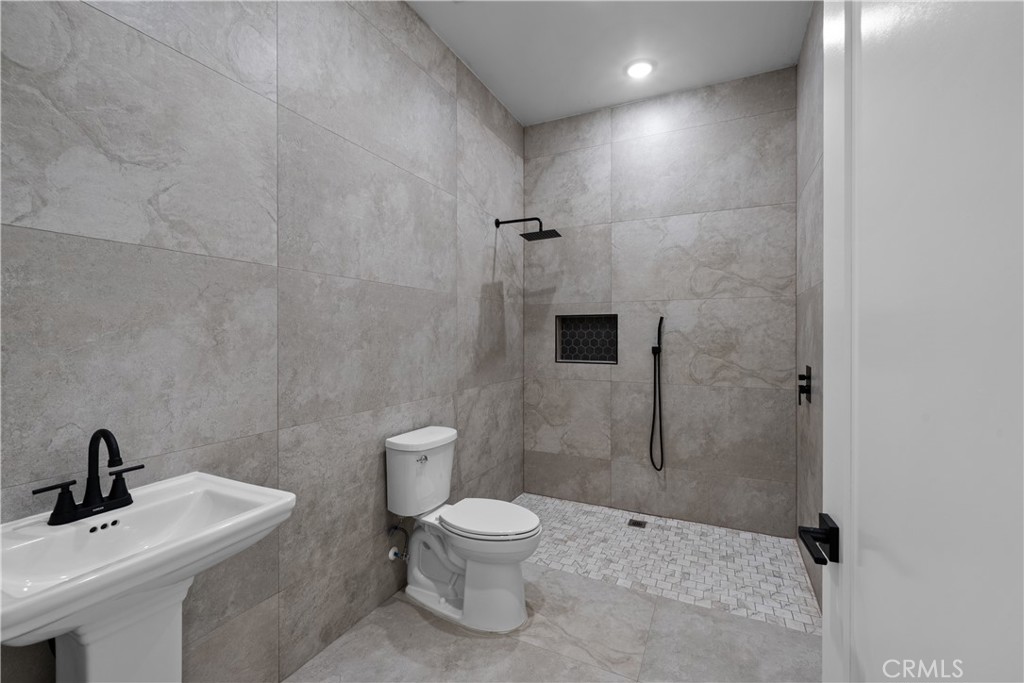16360 Parthenia Property Photo 28