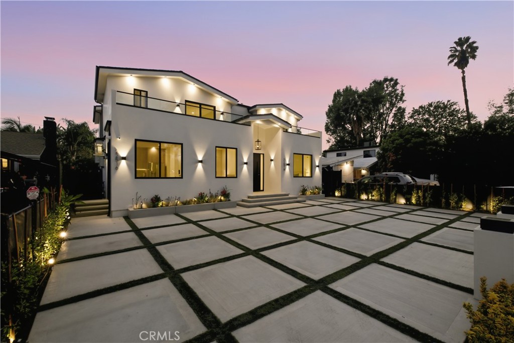 22518 Burbank Property Photo 1