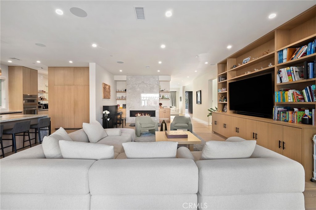 15547 Valley Vista Boulevard Property Photo 12