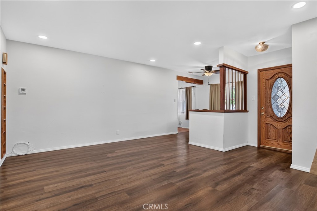 10572 Shoshone Avenue Property Photo 2