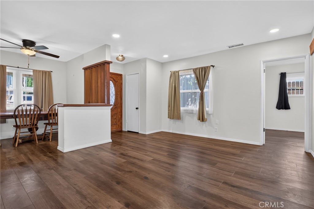 10572 Shoshone Avenue Property Photo 3