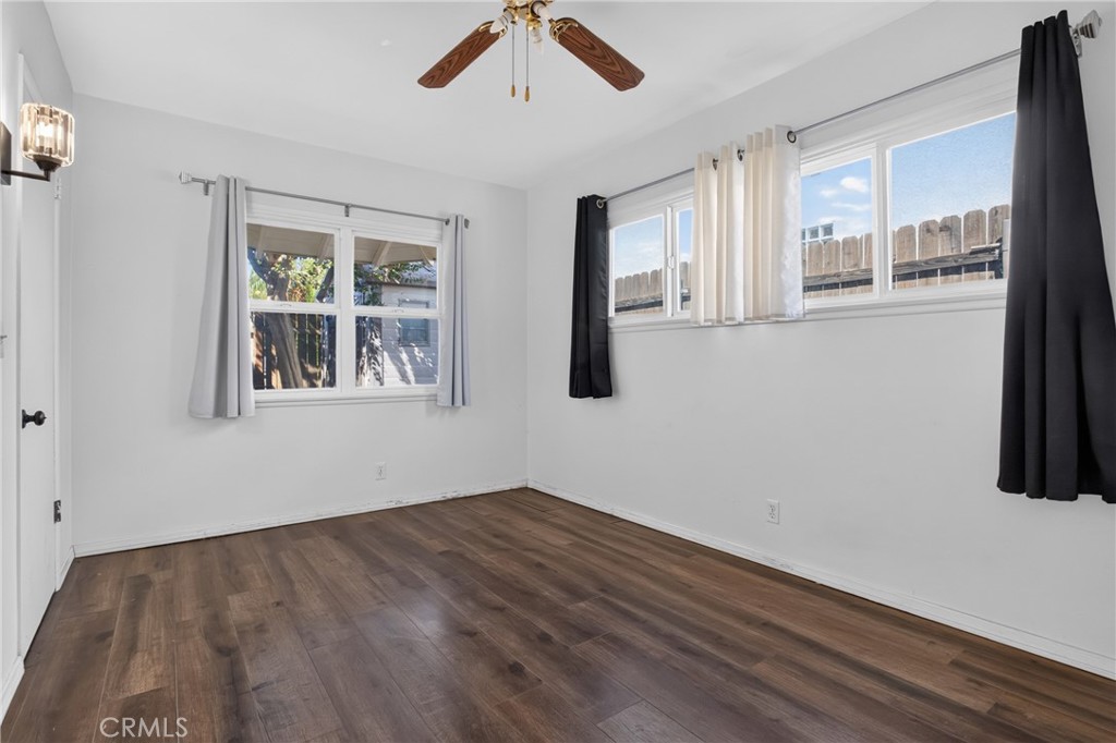 10572 Shoshone Avenue Property Photo 8