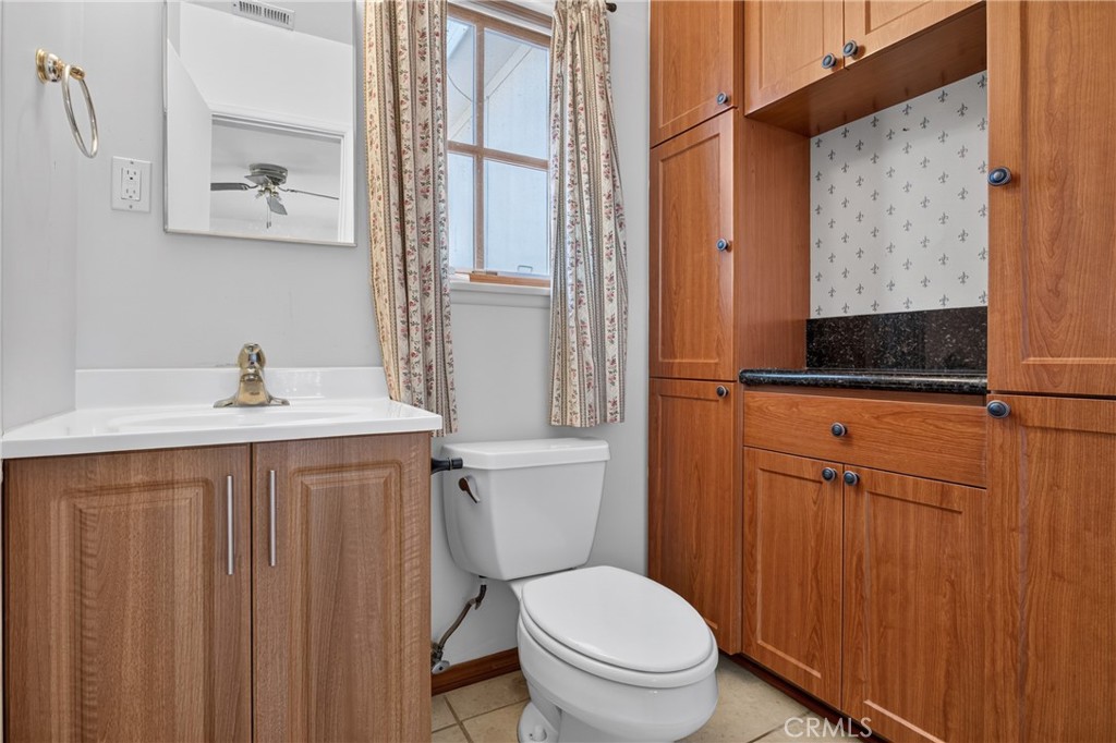10572 Shoshone Avenue Property Photo 9
