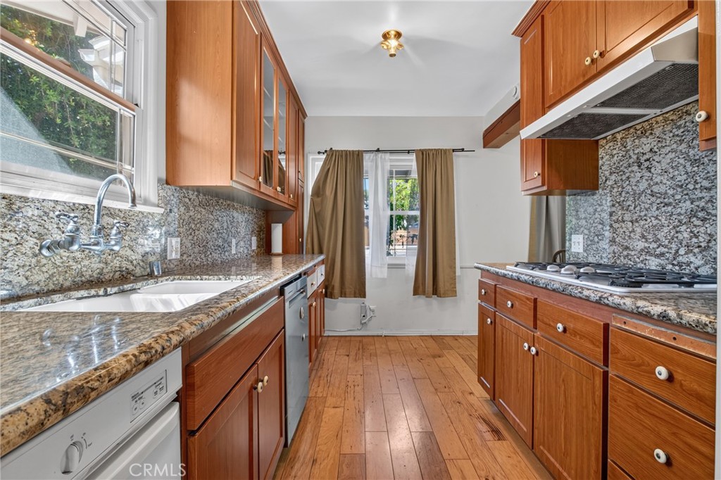 10572 Shoshone Avenue Property Photo 17