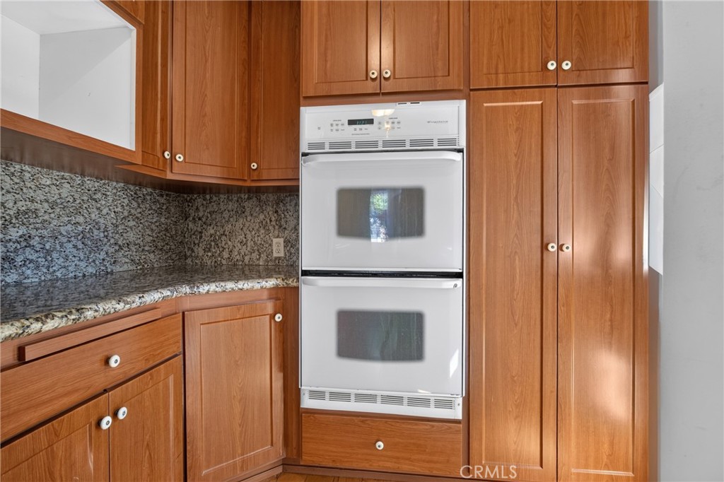 10572 Shoshone Avenue Property Photo 18