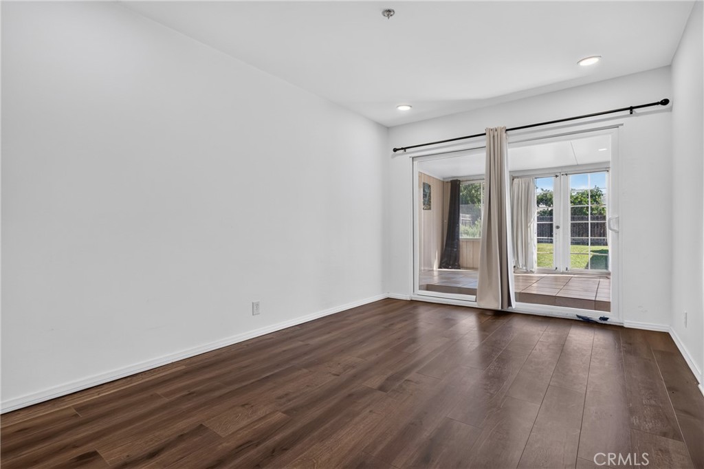 10572 Shoshone Avenue Property Photo 19