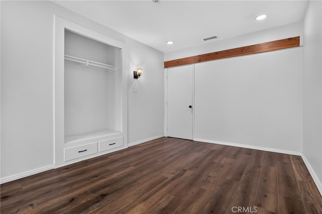 10572 Shoshone Avenue Property Photo 21