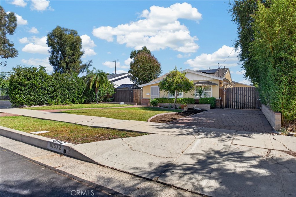 10572 Shoshone Avenue Property Photo 34