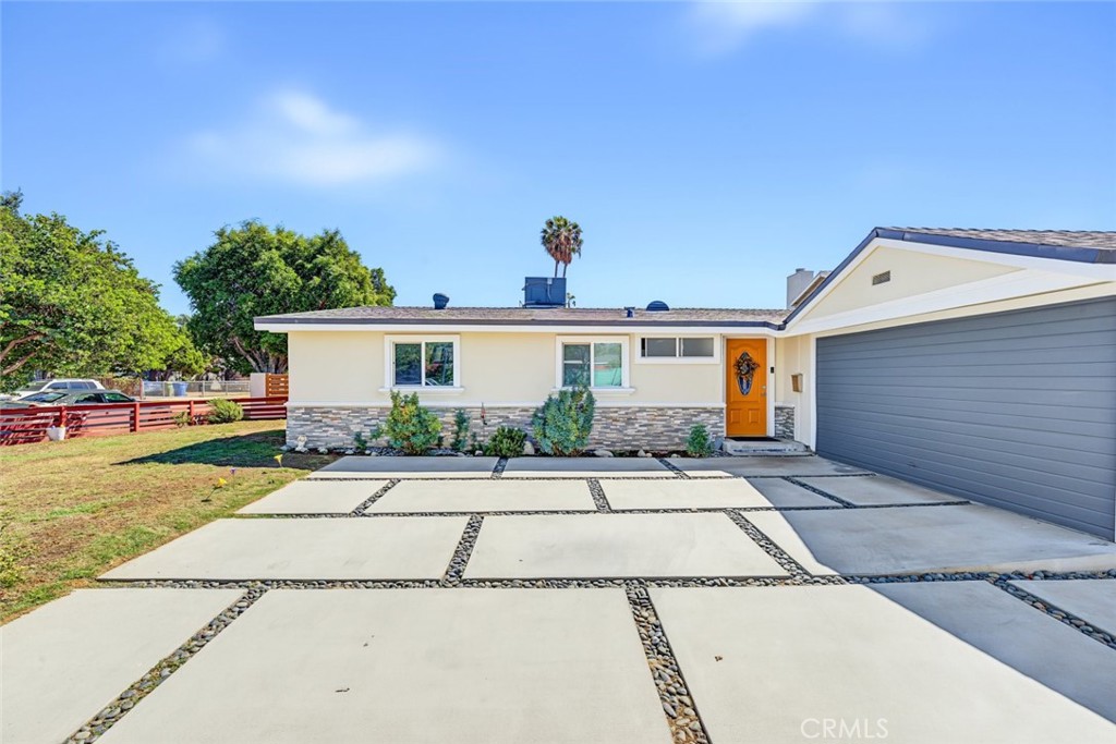 10989 Mascarell Avenue Property Photo 4