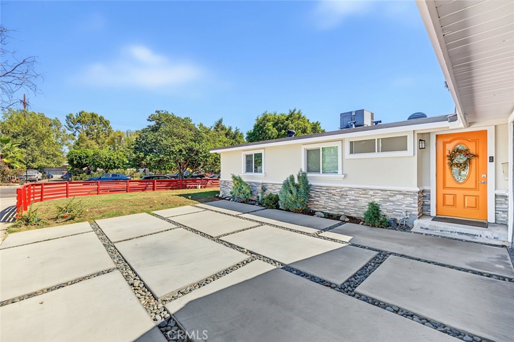 10989 Mascarell Avenue Property Photo 5