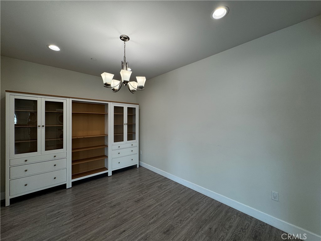 5432 Hermitage Ave 301 Property Photo 6