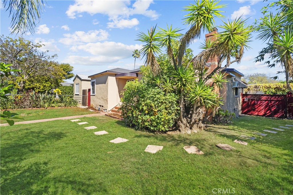 5804 Satsuma Property Photo 3