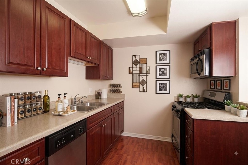 5545 Canoga Avenue 213 Property Photo 2